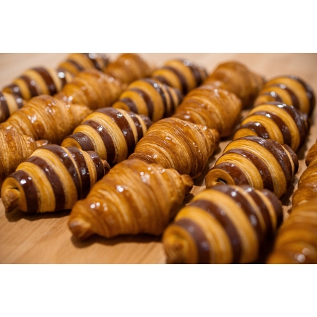 Assortiments de viennoiseries artisanales à partager | 30 pièces chocolatées